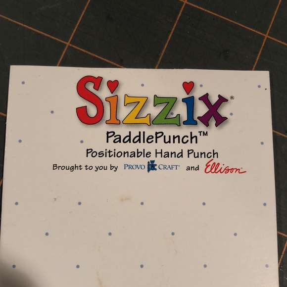 4. Sizzix paddle Punch Positionable Hand Punch die - Picture 8 of 15